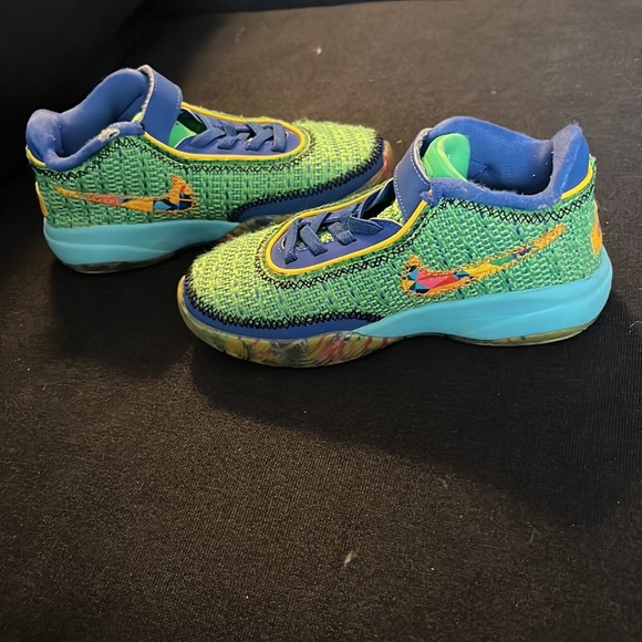 Nike LeBron XX SE - Picture 2 of 5
